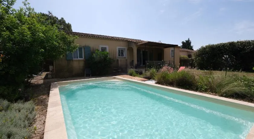 LS1-452 -Air-conditioned house with pool Mouries Alpilles - Image 1