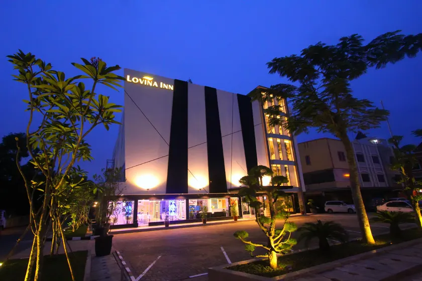 Lovina Inn Hotel Batam - Image 1