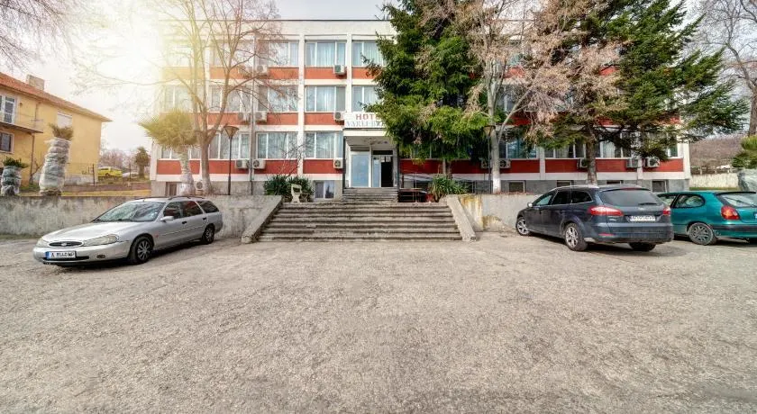 Hotel Varly Bryag - Image 1