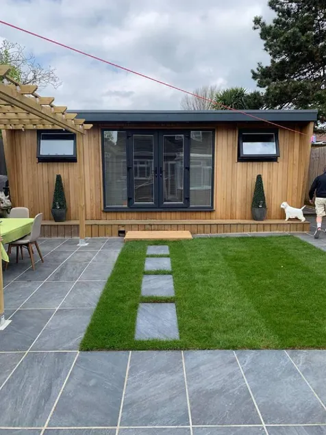 Impeccable 1-bed Cottage Located in Hove - Image 1