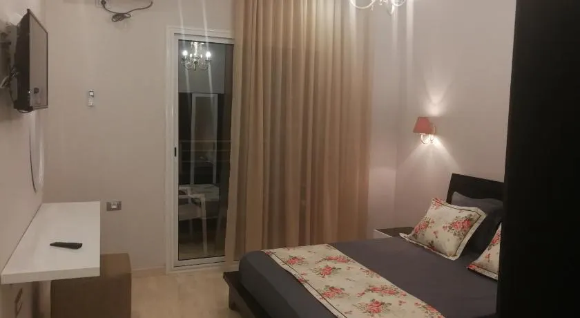 London House - Image 1