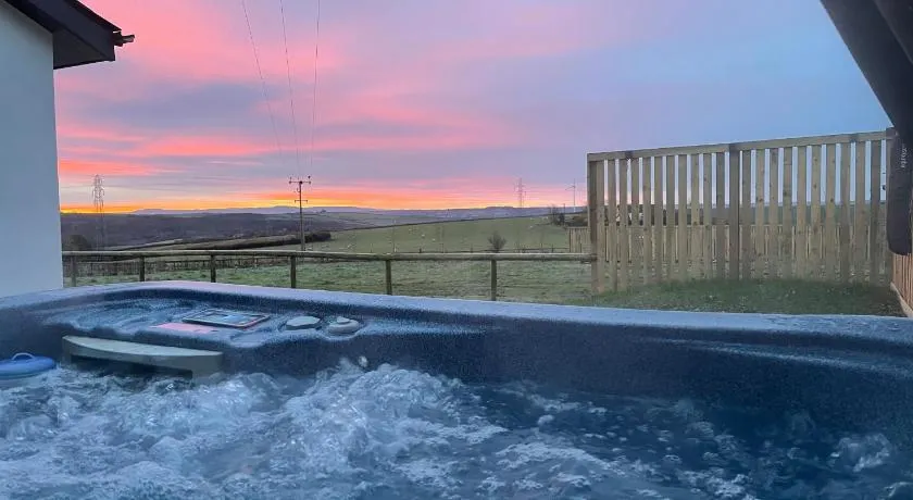 NEW! Country boutique escape . HOT TUB - Image 1