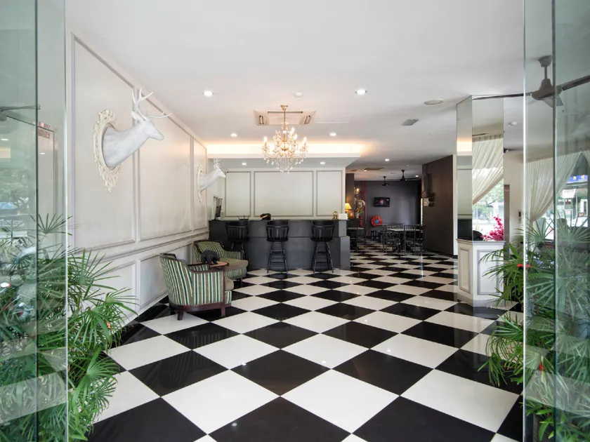 Luscious Hotel - Image 1