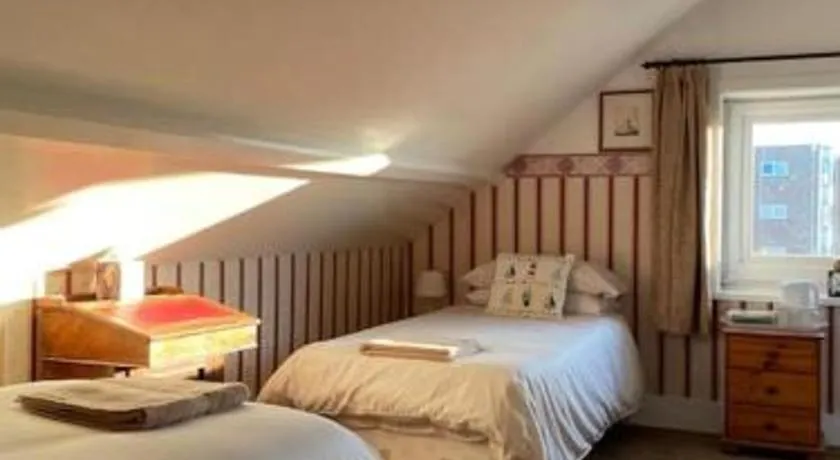 Regis Lodge Guesthouse  - Image 1