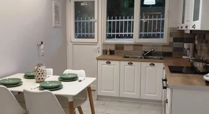 Eytyhias Yard apartments in Poros - Image 1