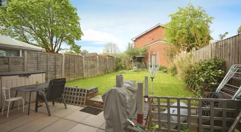 Entire home in Redditch - Image 1