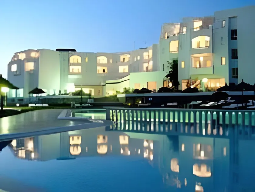 Le Zenith Hotel - Image 1