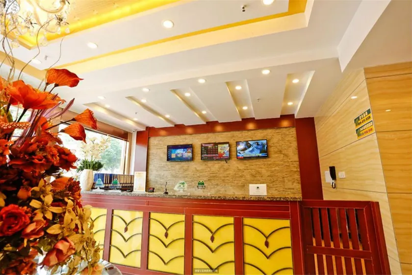 GreenTree Inn Chuzhou FenGYAng Huangcheng Business Hotel - Image 1