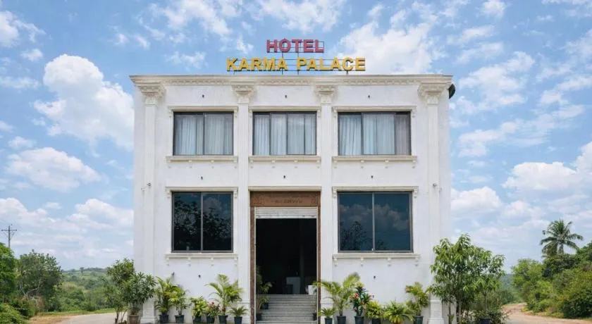 Karma Palace Hotel - Image 1