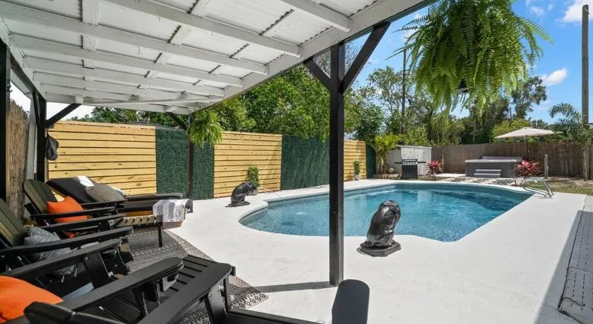 Perfect Pool & Hot Tub Retreat - Image 1