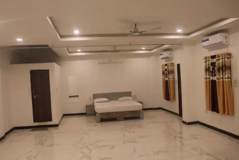 Hotel Keshav Residency - Image 1