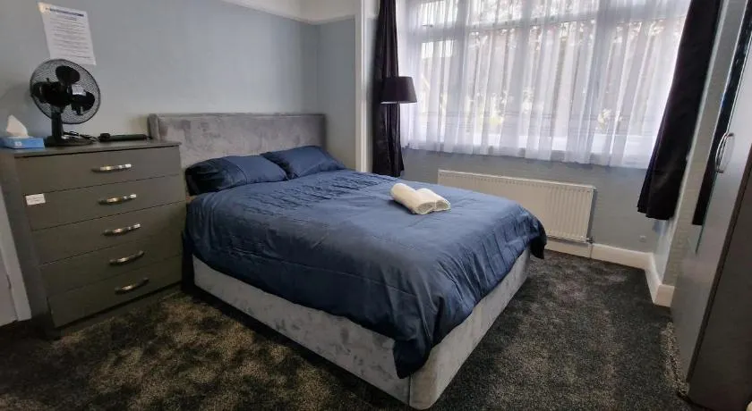 Rowan Crescent's Luxury Stay-In 3 - Image 1