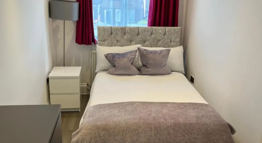 Double Guest Room 40 minutes from Central London - Image 1