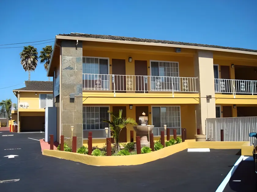 Torch Lite Inn at the Beach Boardwalk - Image 1