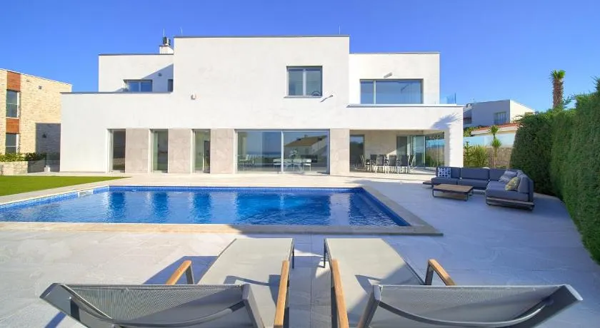 Villa avec jardin, barbecue et terrasse | Vue sur l'eau - Image 1