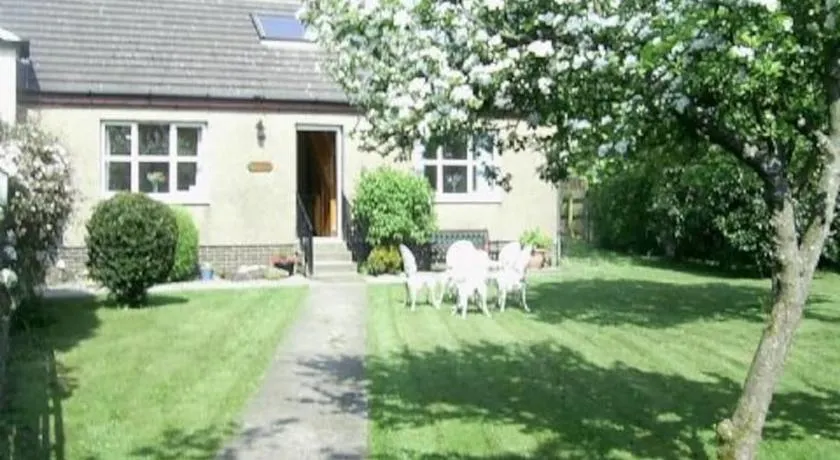 Garden Cottage Helensburgh - Image 1