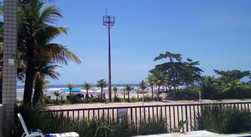 APARTAMENTO Pe na Areia com piscina vista mar bairro nobre - Image 1
