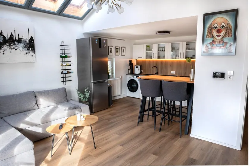 EICH-Penthouse, zentral am Stadtwald mit Ausblick über die Stadt, 24h self check-in, Netflix, DisneyPlus - Image 1