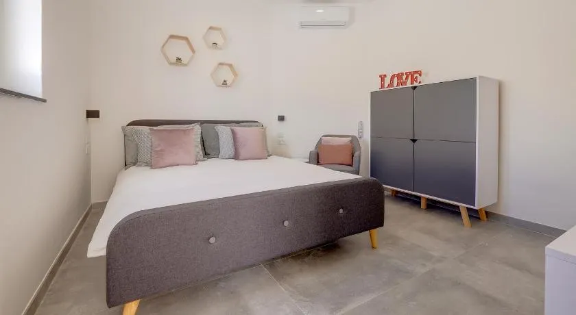 Perfect Location, Cosy 1BR Apartment - Image 1