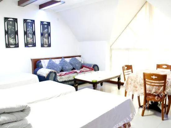 Longquan Hotel - Image 1