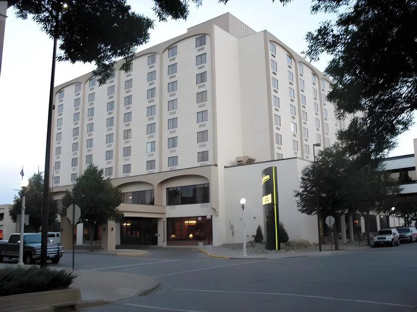 Radisson Hotel Bismarck - Image 1