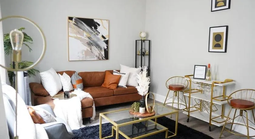 Stylish 1BR unit w/Free parking-Walk to Metro - Image 1