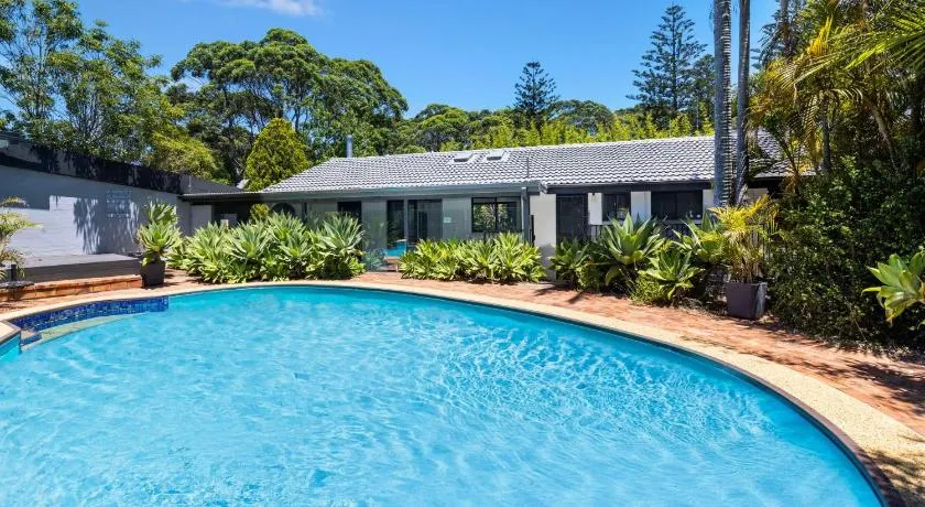 Pool Oasis - Swimming Pool - 10 Mins Walk to Beach - Image 1