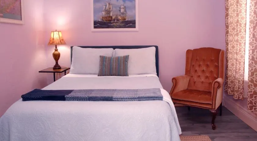 Adorable Historic Downtown Apartment - Image 1