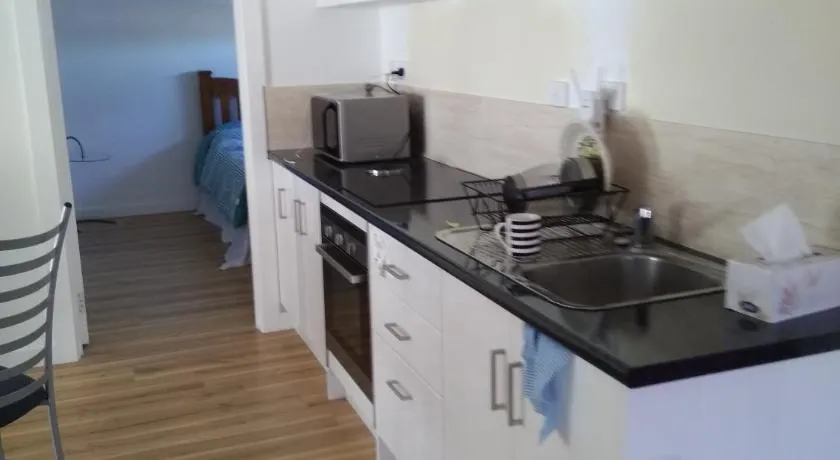 DIANELLA Budget Rooms Happy Place to Stay - Image 1