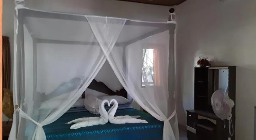Blue Star Bungalows & Cafe - Image 1