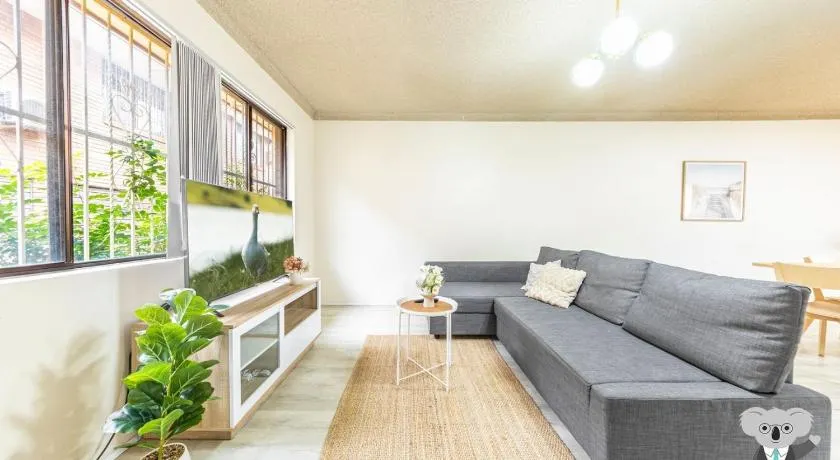 KozyGuru | Cabramatta | Spacious 3BR Townhouse - Image 1