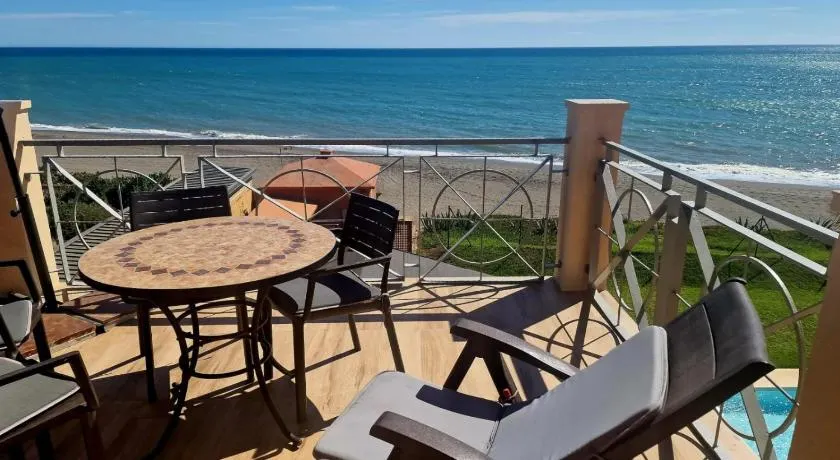 Exclusive Beachfront Penthouse - Image 1