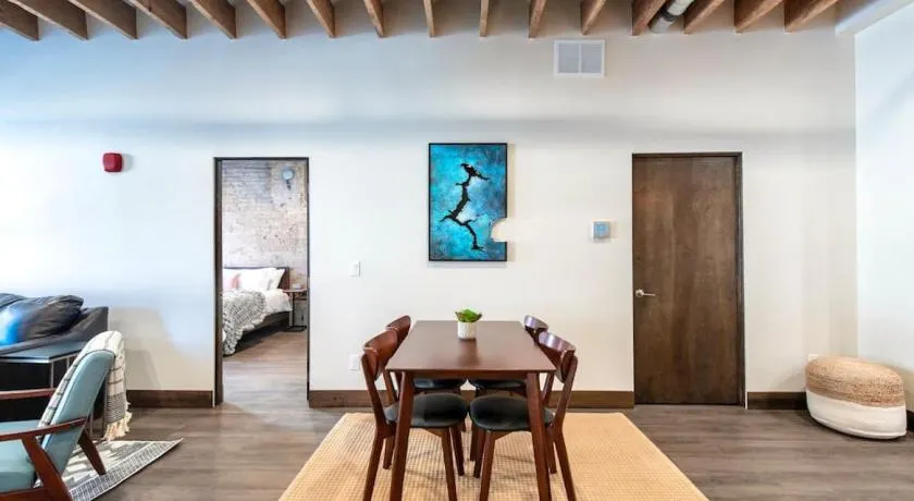 Urban Modern Living PERFECT for long term stays - Image 1
