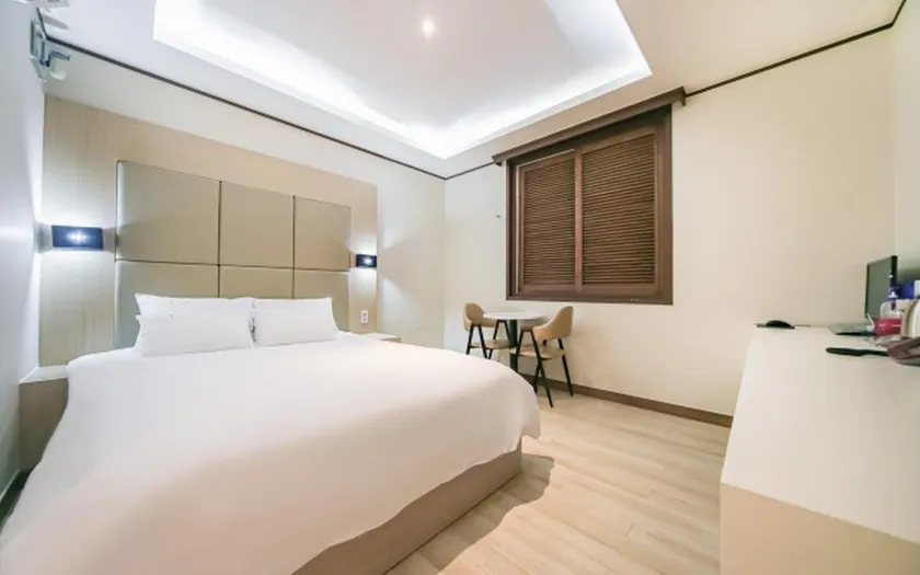Yeongju Wiz Hotel - Image 1