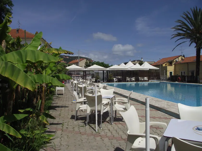 Apartments with terrace or balcony overlooking the sea - Image 1