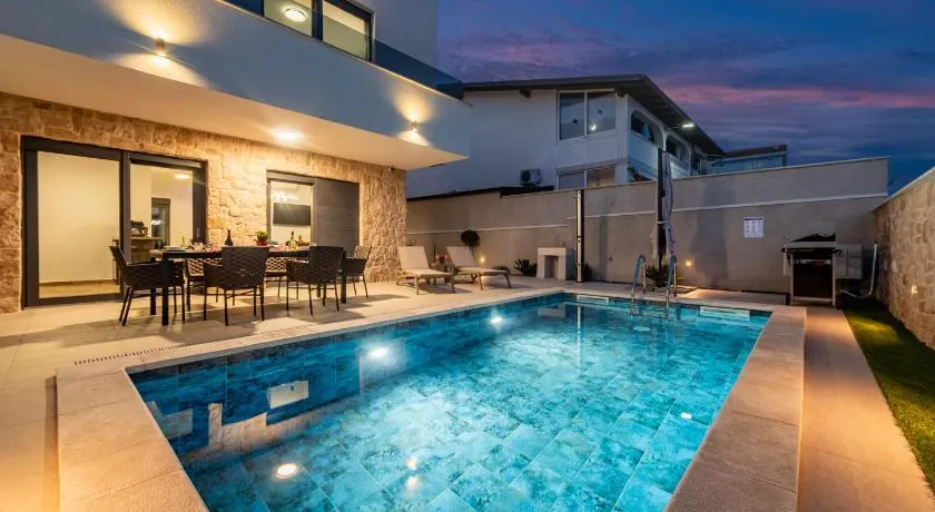 Seaview Twin Villa Royal with heated pool, jacuzzi and sauna - by TA Leut Agency - Image 1