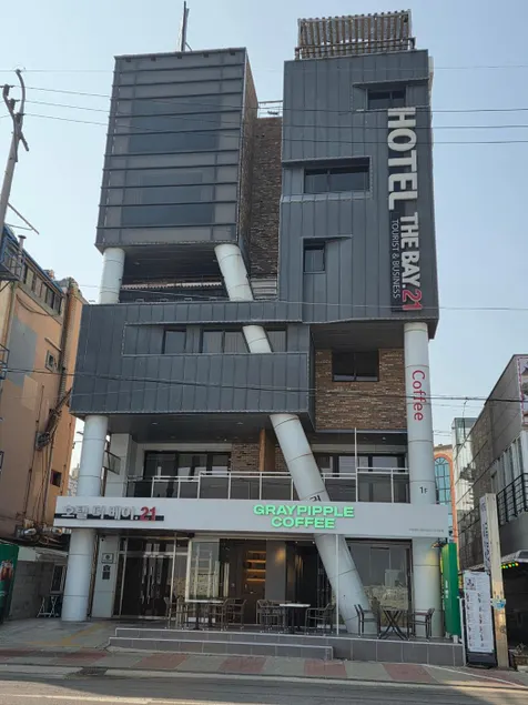 Oido The Bay 21 Tourist Hotel - Image 1