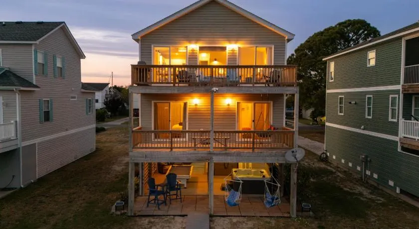Sunset On Soundview - Image 1