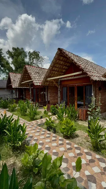 DaunTeduhCerating CozyNature-inspiredChalets - Image 1