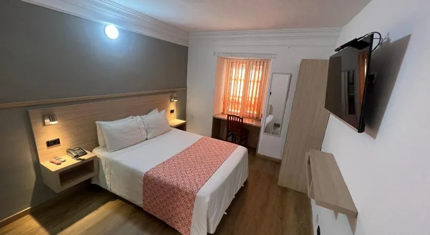 Hotel Cacique Real - Image 1