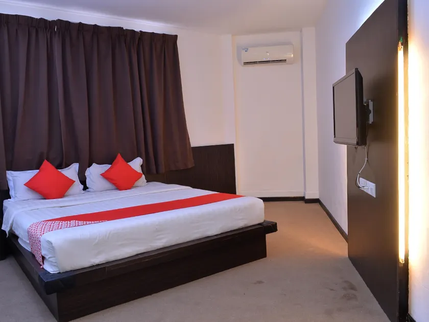 OYO 43960 Laksamana Executive & Boutique Hotel - Image 1