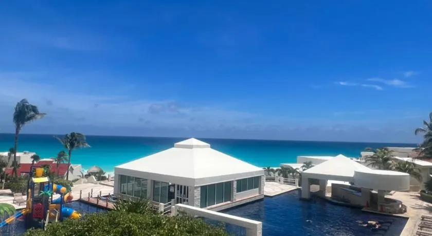 Hermoso Depto con vista al mar en zona hotelera. - Image 1