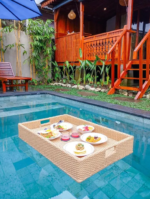 New Open Romantic Free Floating Breakfast 2 - Image 1