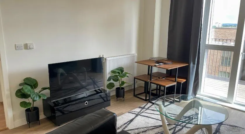 Spacious Erith Apartment - Image 1