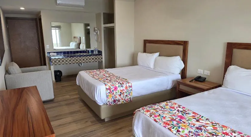Dmytri's Original La Fonda Restaurant & Hotel - Image 1