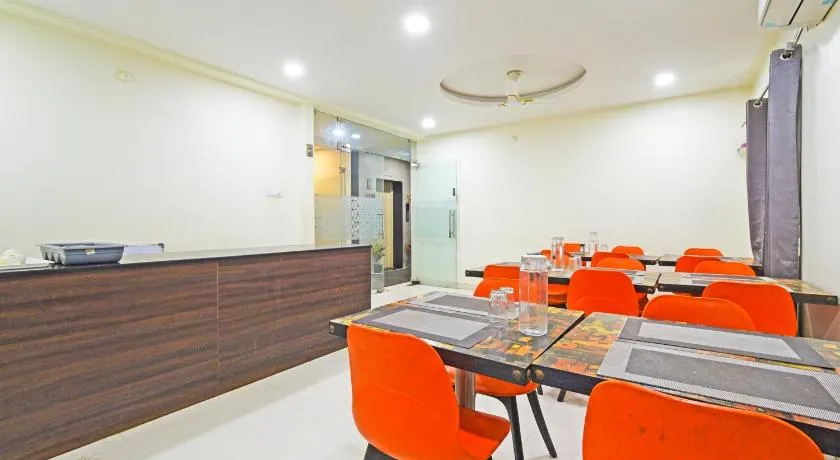 Super Townhouse Kondapur Near Botanical Garden Formerly RRR Inn - Image 1
