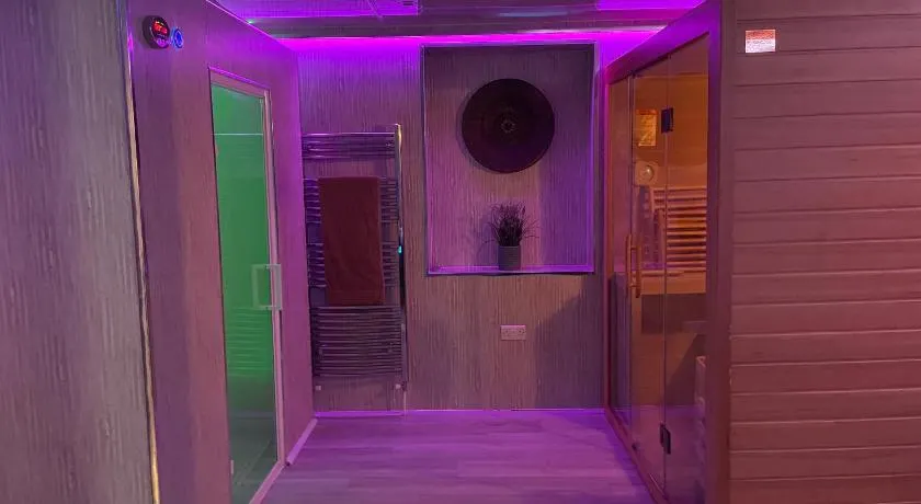 Golden Crown exclusive use spa venue - Image 1