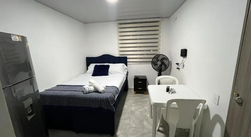 Apartaestudio Vacacional en Girardot, piscinas, Jacuzis, parqueadero para moto - Image 1