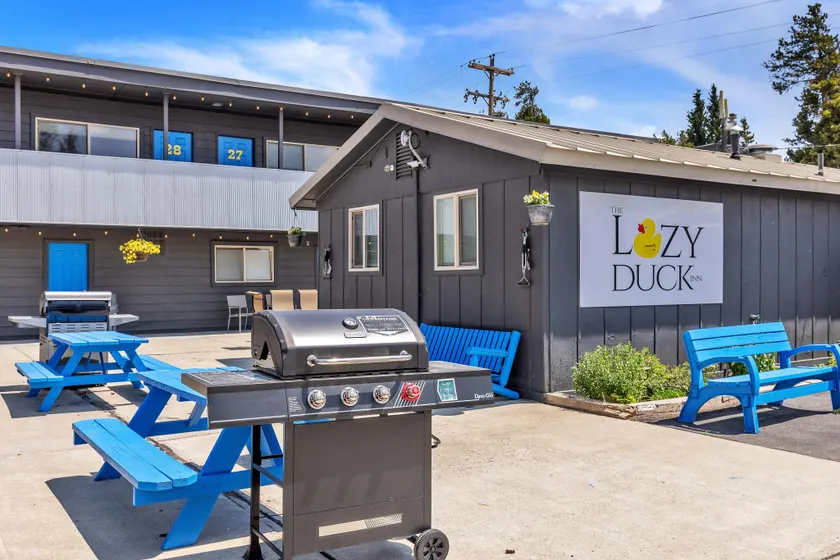 Lazy Duck Inn - Image 1