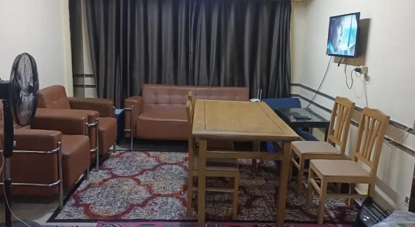 شقة مميزة بجوار مترو الدقي - Image 1